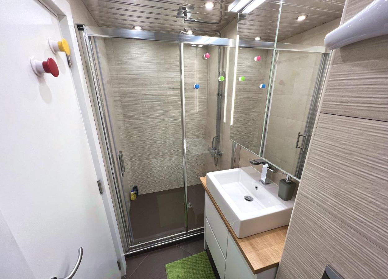 Unique Luxurious Jacuzzi Penthouse Duplex In City Center! 2 Baths! Free Parking! Σόφια Εξωτερικό φωτογραφία